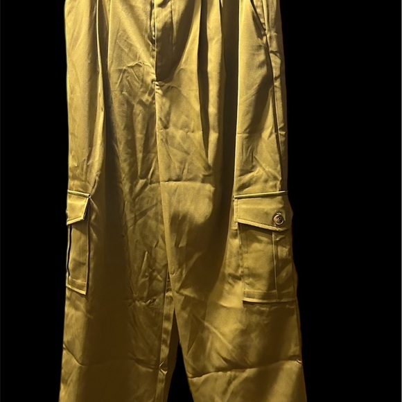 Women's olive green Cargo Pants - Picture 2 of 4